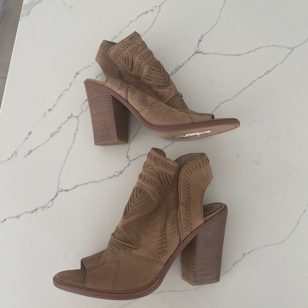 Vince Camuto Karenta leather open toe shoes tan size 10 - Picture 7 of 14